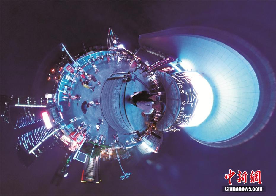 武漢市の大學(xué)で360度パノラマ寫真作品展