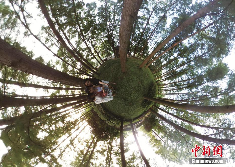 武漢市の大學(xué)で360度パノラマ寫真作品展