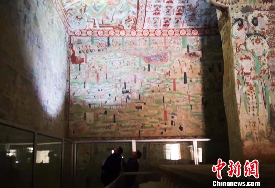 2時間で洞窟70ヶ所を「回診」する敦煌莫高窟のパトロールたち　甘粛省