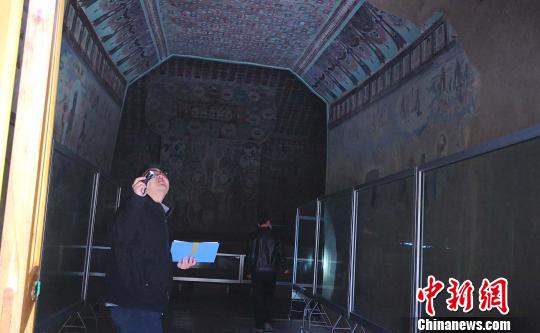 2時(shí)間で洞窟70ヶ所を「回診」する敦煌莫高窟のパトロールたち　甘粛省