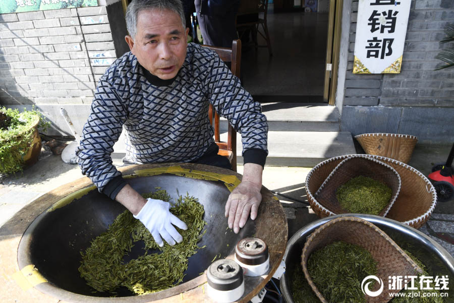 杭州市梅家塢で緑茶?西湖龍井が収穫期　 清明前の茶葉は500グラム4萬円
