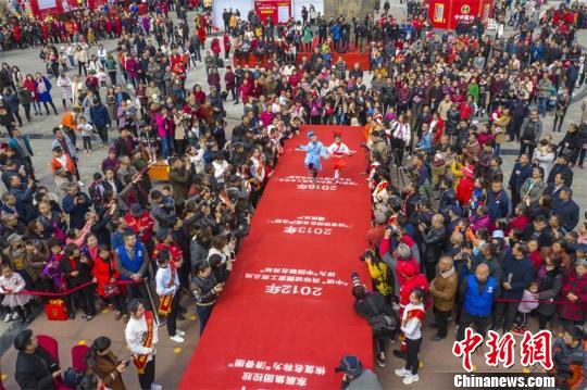 數(shù)萬人が醤油かけごはん味わう　四川紅油で第4回中國醤文化イベント