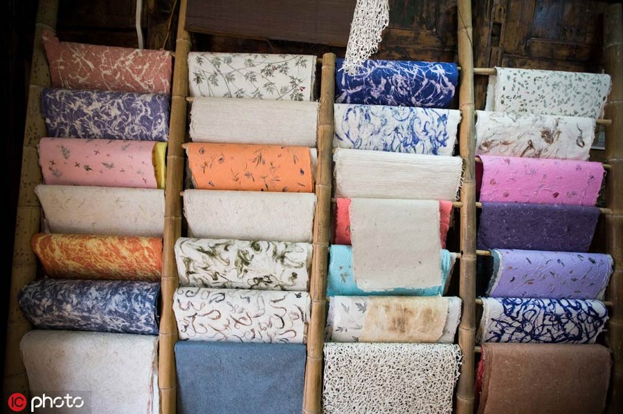 貴州省の民蕓紙技術(shù)「古法造紙」人気で月収8萬円以上、出稼ぎ不要に