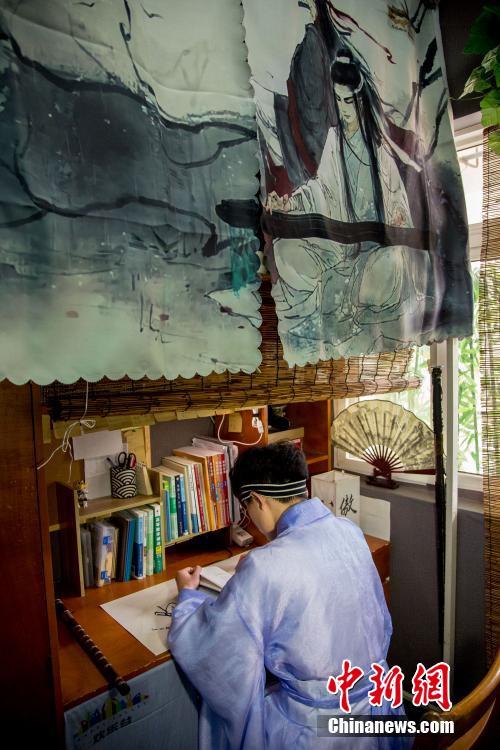 學生寮を古式ゆかしい「竹院」風に大改造　湖北省