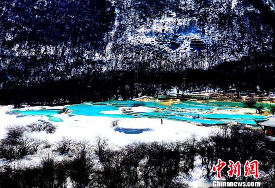 黃龍景勝地が閉鎖式保護(hù)期間終え、4ヶ月ぶりに開園　四川省