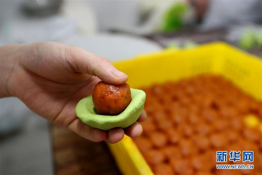 とどまることを知らない「青団」人気、上海老舗の人気商品に迫る