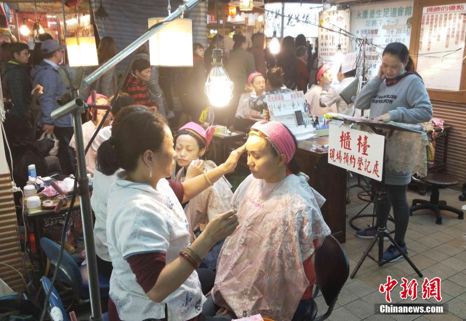 伝統(tǒng)的な美容術「挽臉」が臺灣地區(qū)で人気再燃