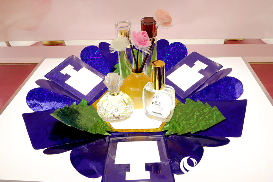 朝鮮最大の化粧品工場(chǎng)「ピョンヤン化粧品工場(chǎng)」を訪ねて