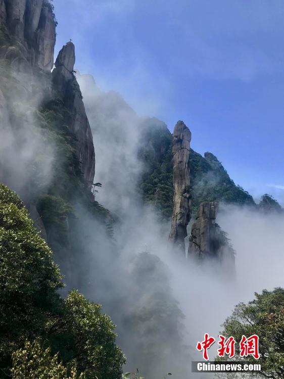 感動(dòng)的に美しい4月の風(fēng)景　江西三清山