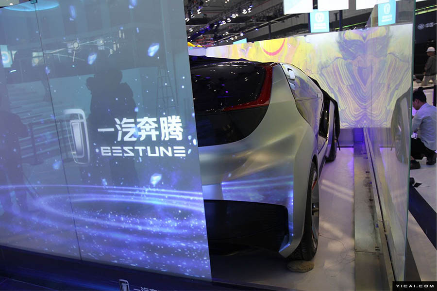 上海モーターショー　各展示ブースが急ピッチで準備進行中