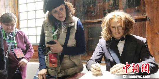 パンダの歴史紹介するパンダ起源館開(kāi)館　四川省