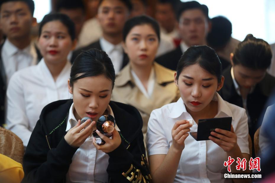 青空への夢(mèng)追い求め、美男美女が南京に集結(jié)