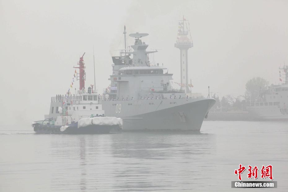 國(guó)際海軍行事に參加する各國(guó)艦艇が続々と青島に到著