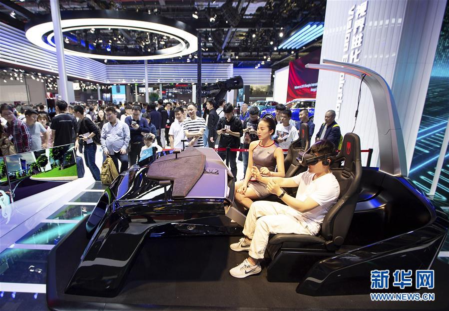 上海モーターショー　初の週末に大勢(shì)の來(lái)場(chǎng)者