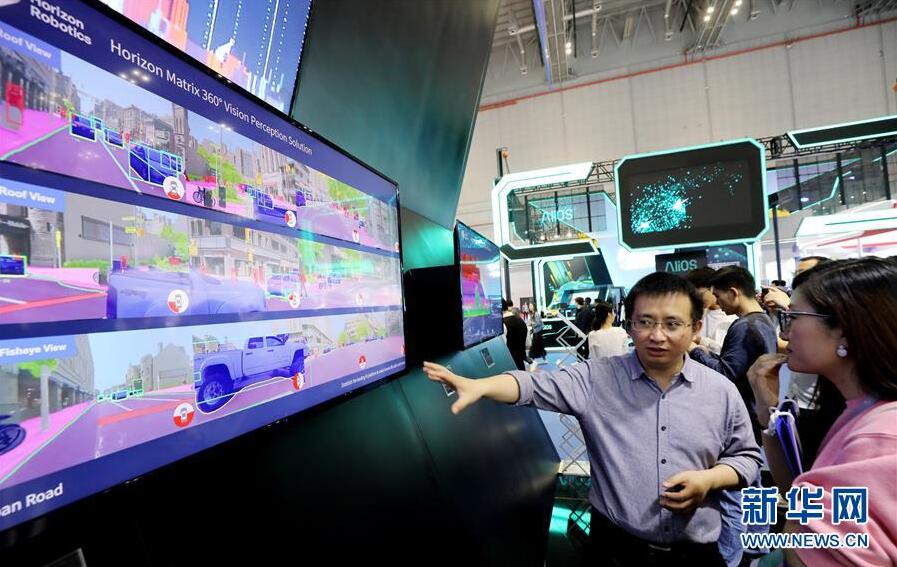 上海モーターショー　スマート化が新技術(shù)の流れをリード