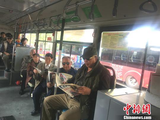 「世界本の日」記念して「読書バス」を運行　河南省鄭州市