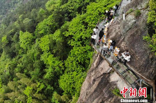 「雲(yún)の上」で本を楽しむ読書イベント　湖南省