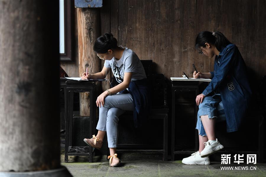 安徽省の古い村落、寫(xiě)生のベストシーズンに