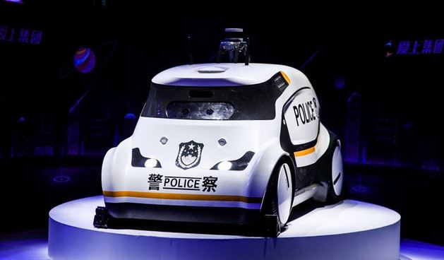 AIMO自動運転パトカーが初めて披露された。