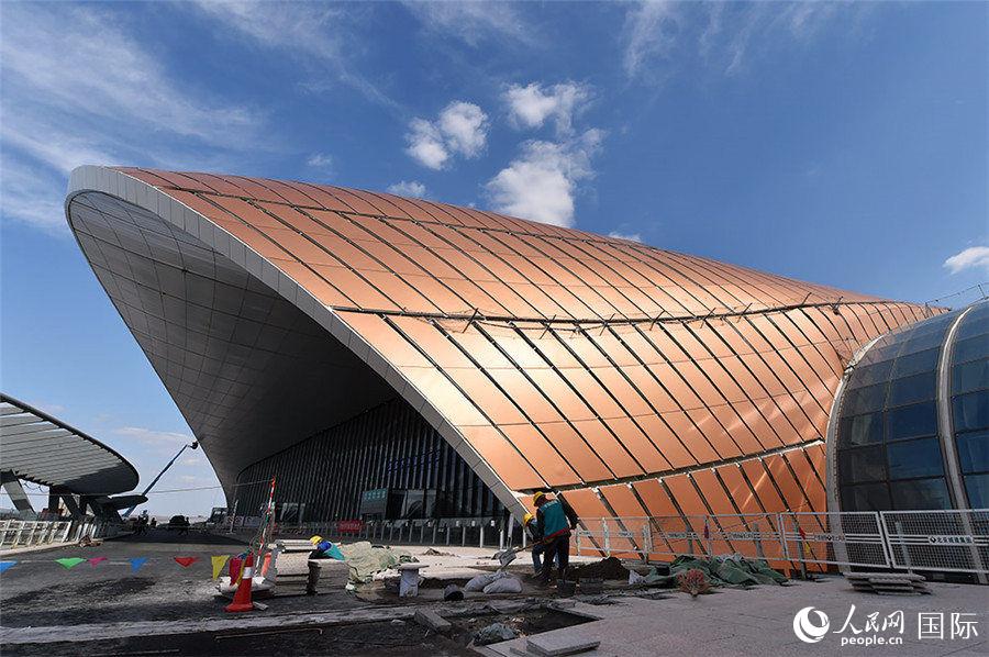 北京大興國(guó)際空港のターミナルビルの內(nèi)裝工事が最終段階に突入