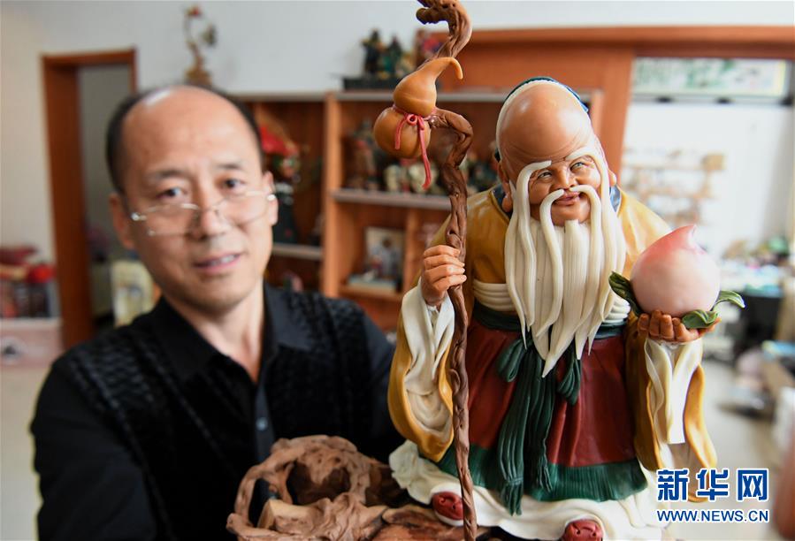 陳海亮さんが28日、しんこ細工作品を披露した。（撮影?王暁）