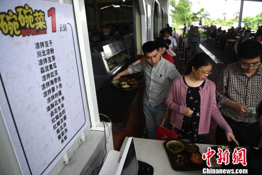 重慶の観光スポットが1元料理販売　4連休で2萬(wàn)皿以上の売り上げ