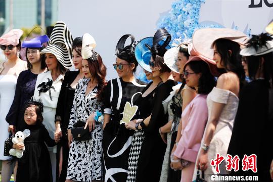 競技場に集まった美しい「花々」たち　上海グローバル馬術(shù)チャンピオンズ?ツアー