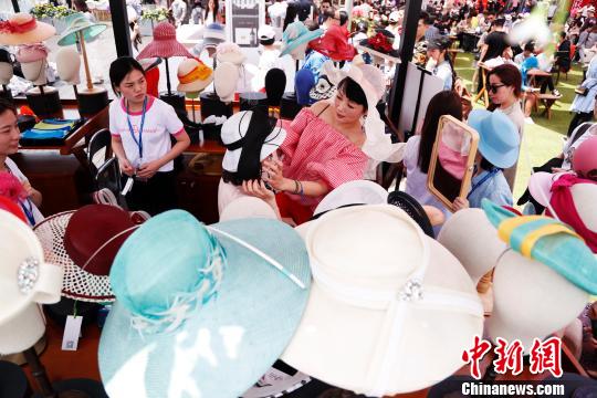 競技場に集まった美しい「花々」たち　上海グローバル馬術(shù)チャンピオンズ?ツアー