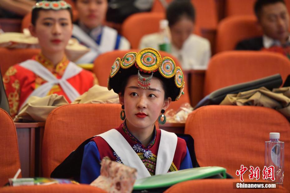 航空會社が少數(shù)民族の客室乗務(wù)員を募集採用