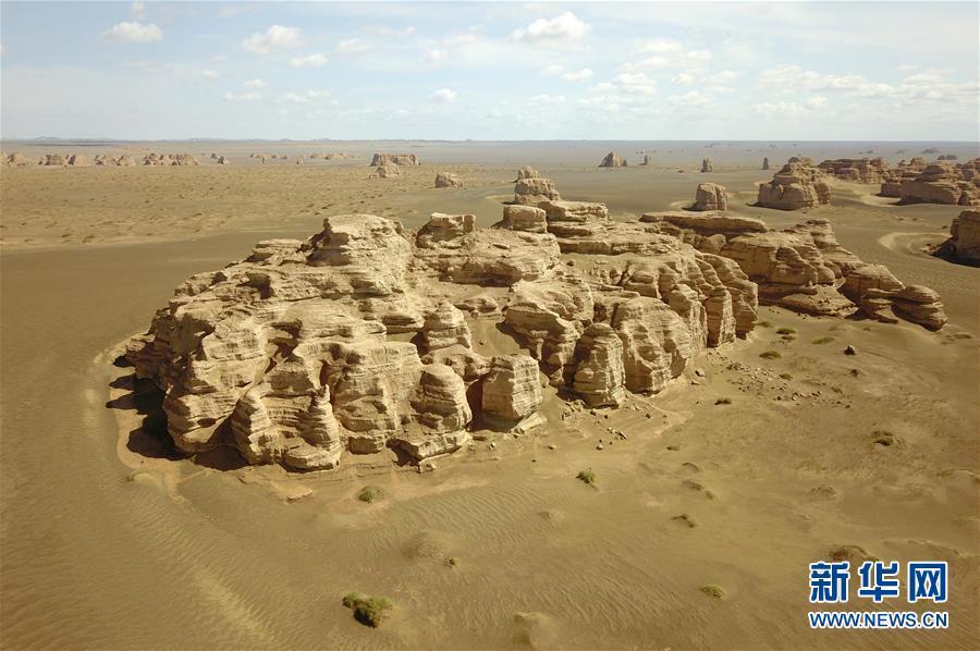 雨上がりとなった5月8日、ドローンで撮影した敦煌雅丹國家地質(zhì)公園の景色（撮影?範(fàn)培珅）。