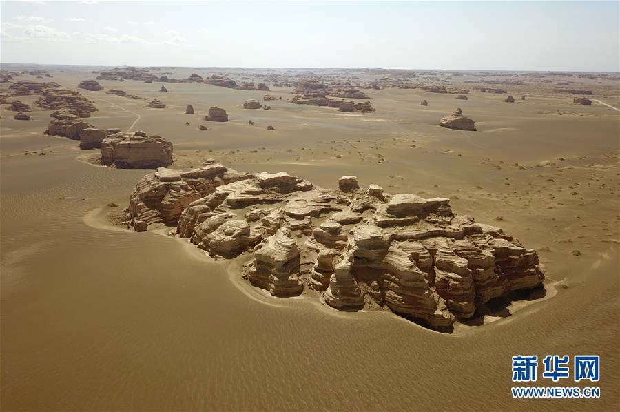 雨が上がりの敦煌雅丹國(guó)家地質(zhì)公園に広がる圧巻の景色　甘粛省