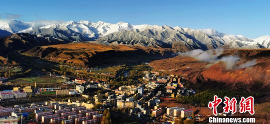 雨上がりの粛南ユグル族自治県（撮影?武雪峰）。