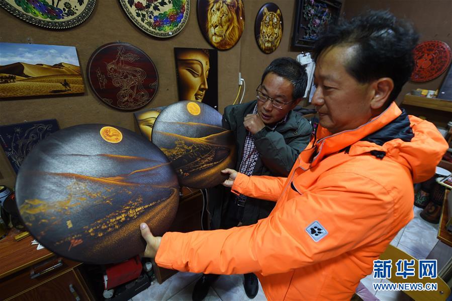 木版畫で敦煌文化を発揚(yáng)するアーティスト