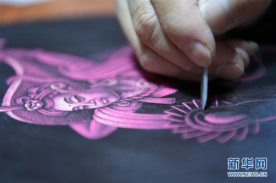 木版畫で敦煌文化を発揚するアーティスト