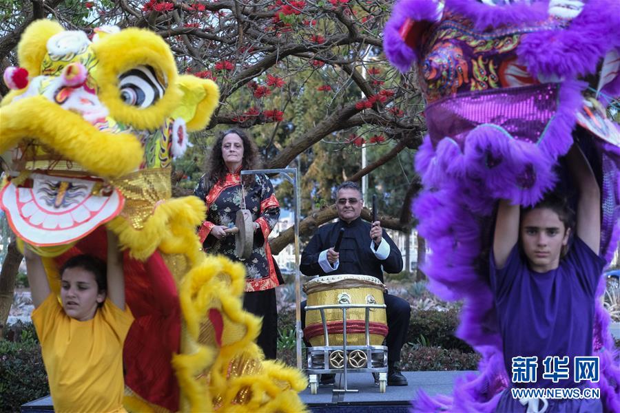 米國(guó)人一家6人が獅子舞い披露　全米中國(guó)語(yǔ)大會(huì)