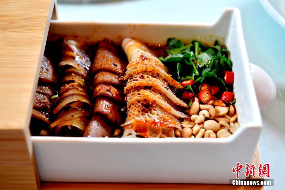 四川料理の宴始まる　成都ジャイアントパンダアジアグルメフェスティバル