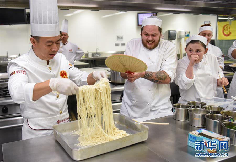 重慶のシェフがNZの専門學(xué)校の學(xué)生にノウハウを伝授