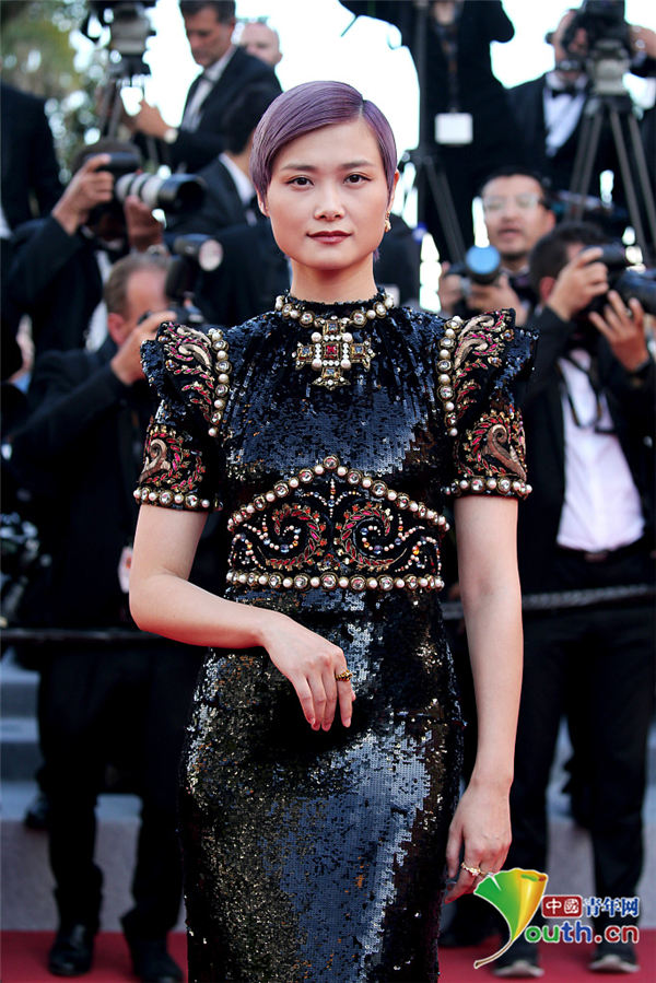 李宇春が紫色の髪でカンヌ映畫祭に登場