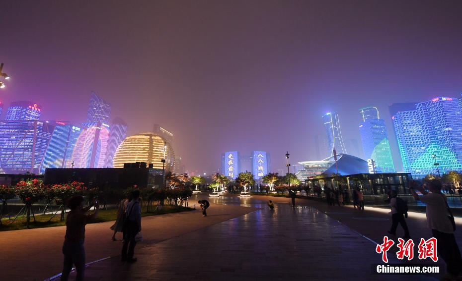 浙江省杭州市でアジアグルメフェスティバルのライトアップショー