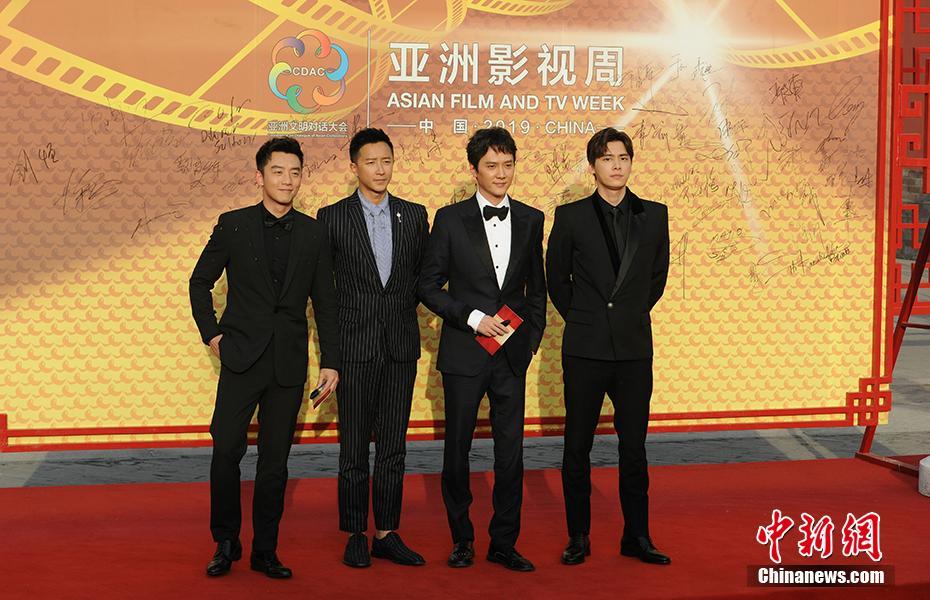 アジアフィルム?TVウィーク開幕　 各國(guó)のスターがレッドカーペットに登場(chǎng)