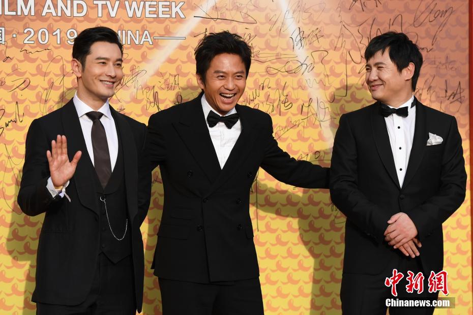 アジアフィルム?TVウィーク開(kāi)幕　 各國(guó)のスターがレッドカーペットに登場(chǎng)