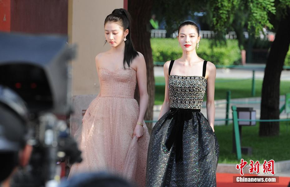 アジアフィルム?TVウィーク開幕　 各國のスターがレッドカーペットに登場