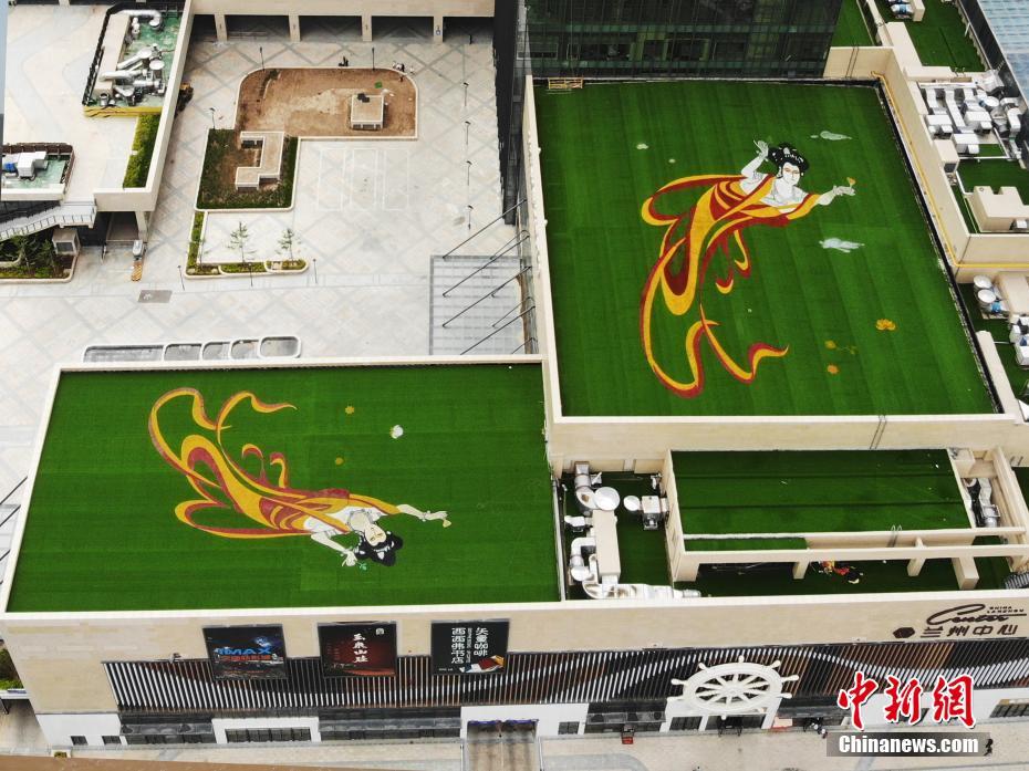 蘭州のビルの屋上に強(qiáng)大な「天女」の絵