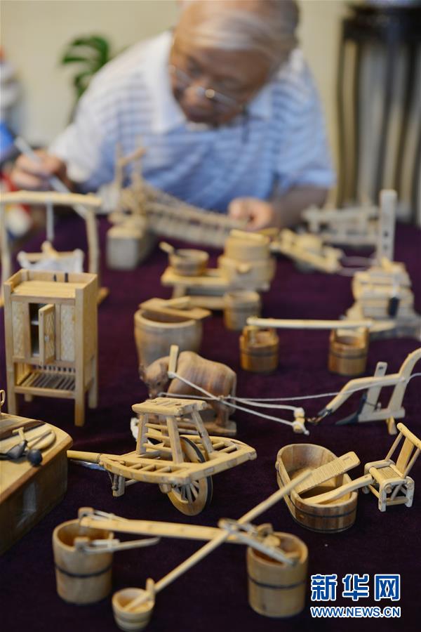 5月22日、南京のアトリエで「昔ながらの道具」を作る陳和生さん（撮影?方東旭）。
