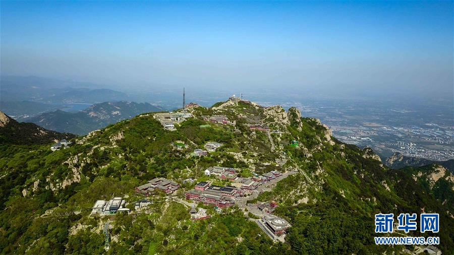 絵のように美しい初夏の泰山　山東省