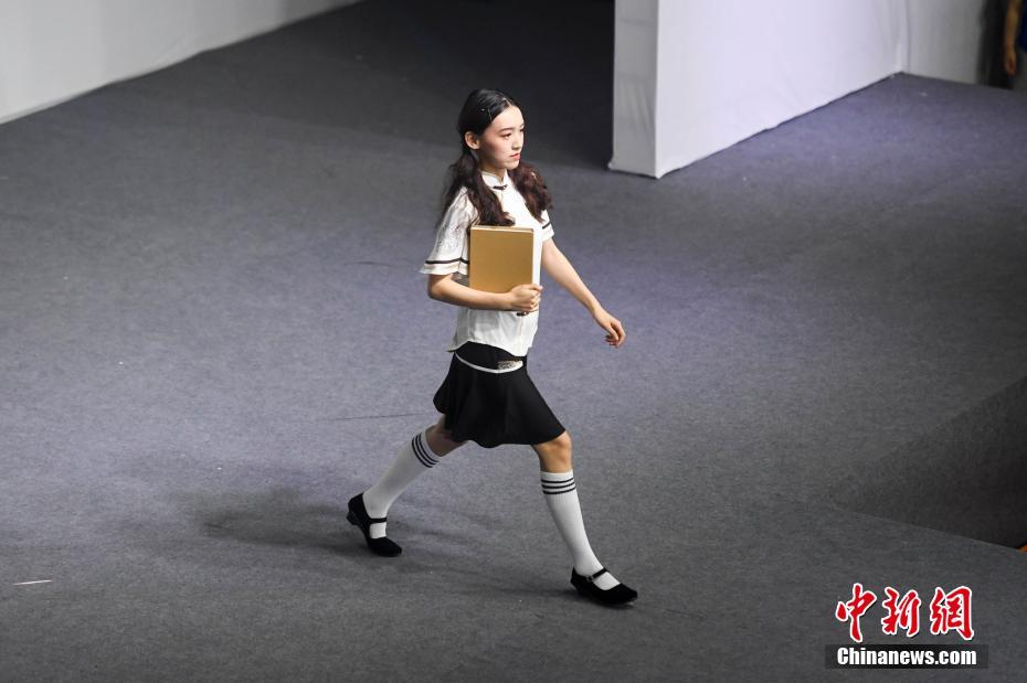 個(gè)性的な制服次々と　湖南?益陽で制服コンテスト