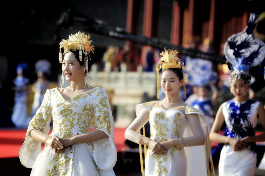 第1回中國チャイナドレス文化祭が開幕　遼寧省瀋陽市