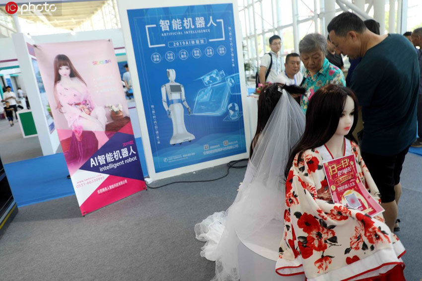 買って帰る勇気ある？ 「彼女ロボット」1體108萬円 安徽省