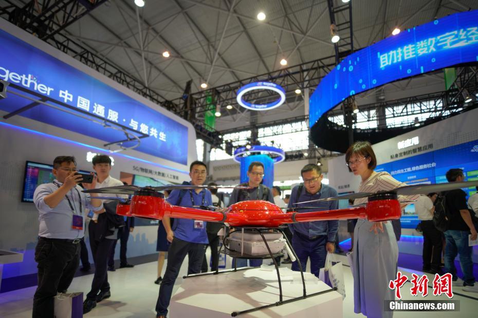 中國ビッグデータ産業(yè)博覧會(huì)、5G遠(yuǎn)隔操作ロボットがお披露目