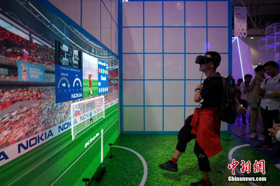 中國ビッグデータ産業(yè)博覧會、5G遠(yuǎn)隔操作ロボットがお披露目